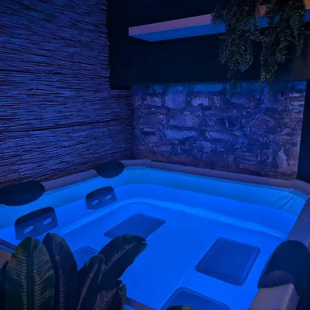 Le De La Hulle Maison Privee Avec Sauna, Jacuzzi Et Bar *