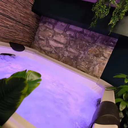Le De La Hulle Maison Privee Avec Sauna, Jacuzzi Et Bar Дом отдыха *