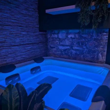 Holiday home Le De La Hulle Maison Privee Avec Sauna, Jacuzzi Et Bar