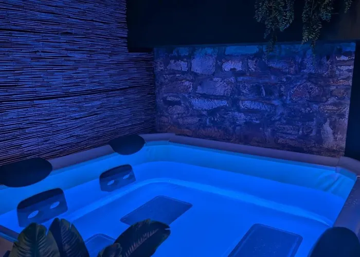 Le De La Hulle Maison Privee Avec Sauna, Jacuzzi Et Bar *